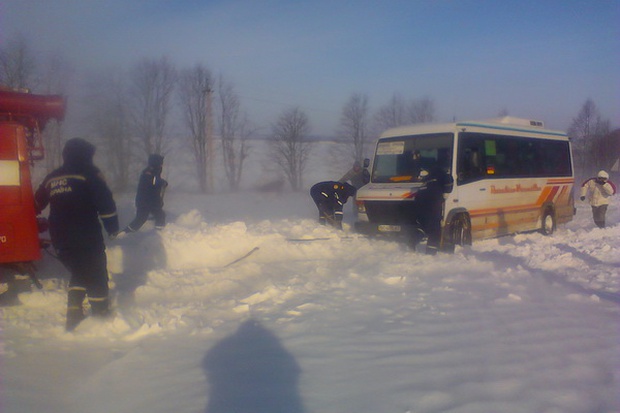 сніг уроган завірюха автобус замет