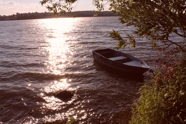 човень озеро