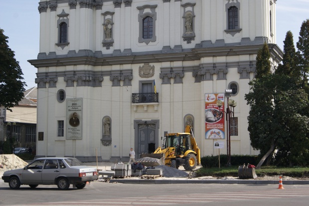 реконструкція катедральноїх площі