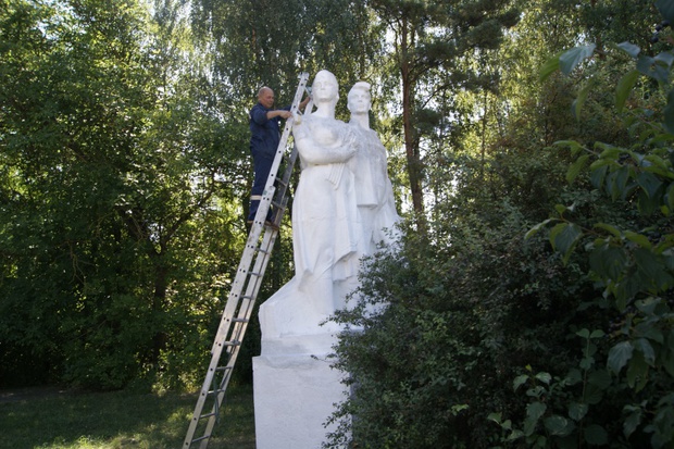 фарбування скульптур