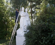 фарбування скульптур