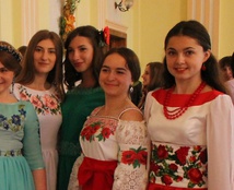 Конкурс на кращий вишитий український костюм