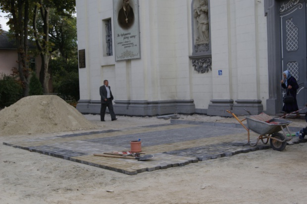 Катедра облаштування бруківкою