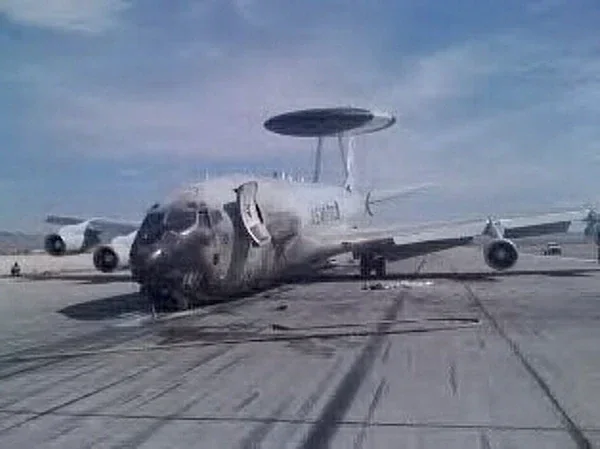 Пошкоджений літак E-3G Sentry 81-0005 після удару Ірану на базі Принц Султан