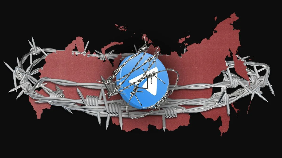 Блокировка Telegram в России: логотип мессенджера в колючей проволоке на карте РФ