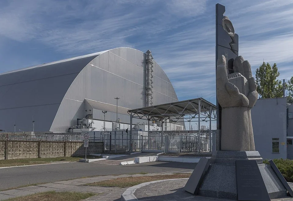 Пошкоджений Новий безпечний конфайнмент (НБК) на Чорнобильській АЕС перед корозією до 2030 року