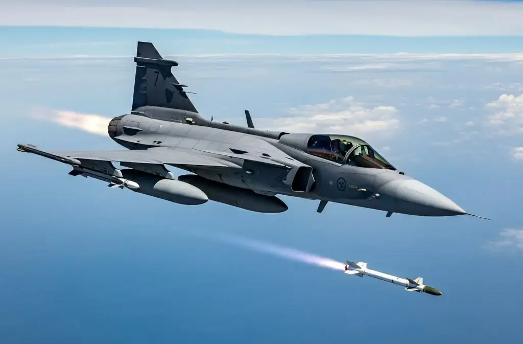 Шведський винищувач Gripen запускає ракету Meteor у польоті