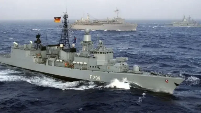 Німецький фрегат F208 у складі флоту для розмінування Ормузької протоки