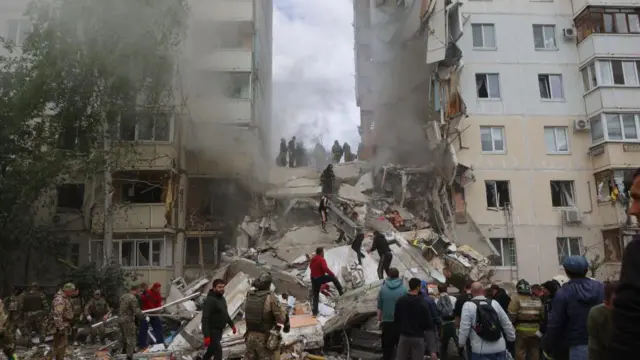 Зруйнований житловий будинок після падіння авіабомби під Бєлгородом