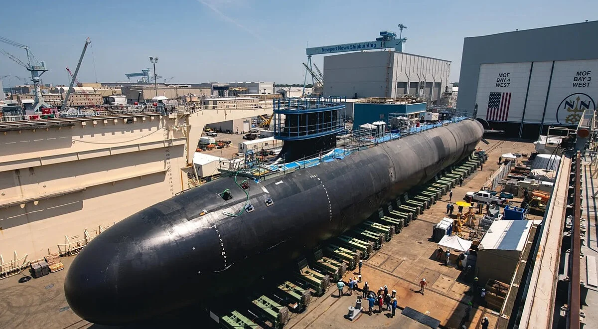 Підводний човен класу Seawolf у сухому доці військово-морської верфі США