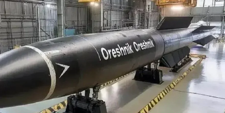 Балістична ракета Орешник у цеху після удару по Києву