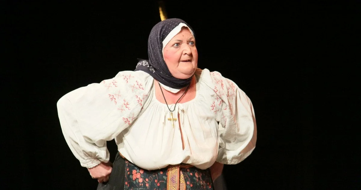 Умерла звезда «Поймать Кайдаша» Любовь Колесникова Любов Колесникова, звезда «Спіймати Кайдаша», в вышитой сорочке на театральной сцене