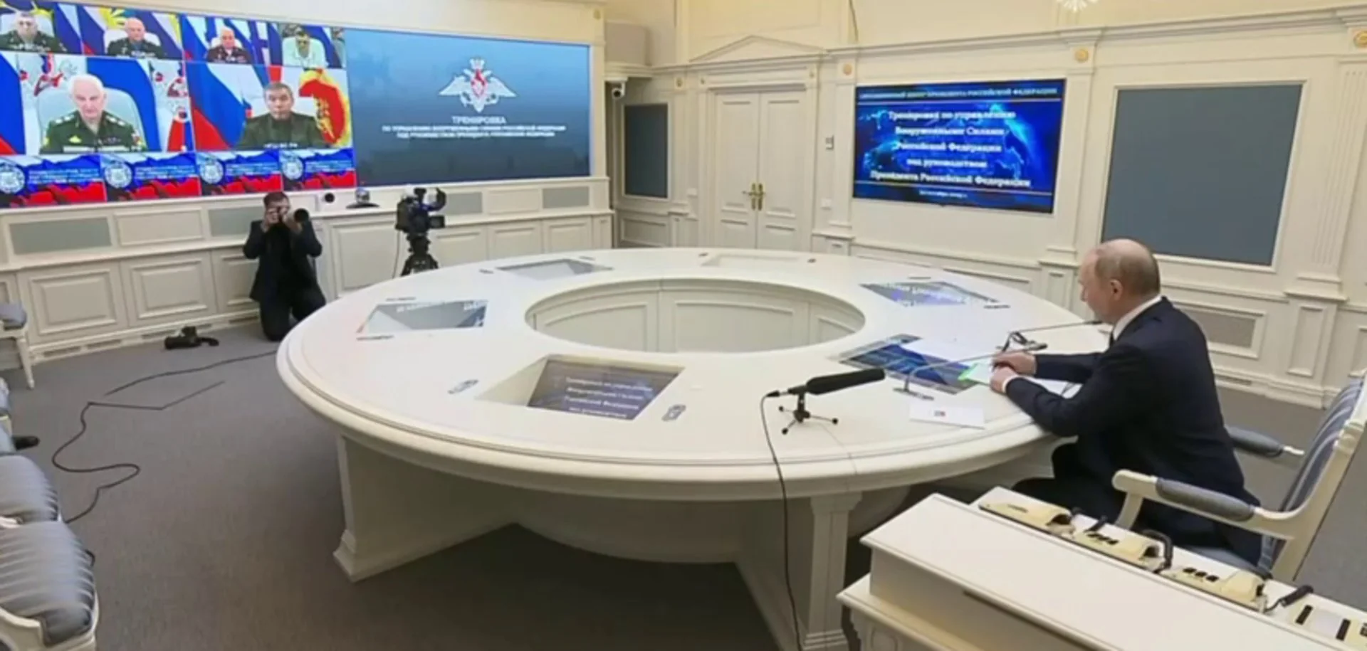 Путін на нараді в Кремлі щодо раптових ядерних навчань з військовими