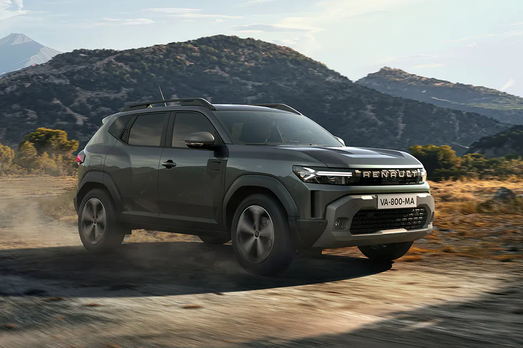 Renault Duster на бездоріжжі в горах, лідер продажів нових авто в Україні.