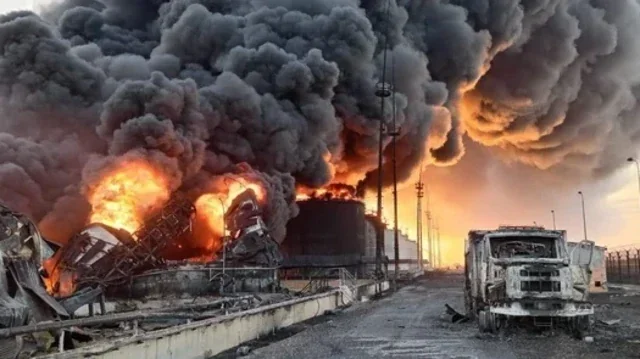 Палаючі резервуари Нафтогазу після атаки дронів РФ у Дніпропетровській області