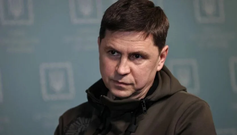 Михайло Подоляк говорить про роботів замість мігрантів для відбудови України
