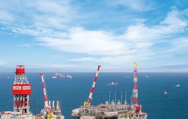 Нафтогазові платформи ЛУКОЙЛ у російському секторі Каспійського моря