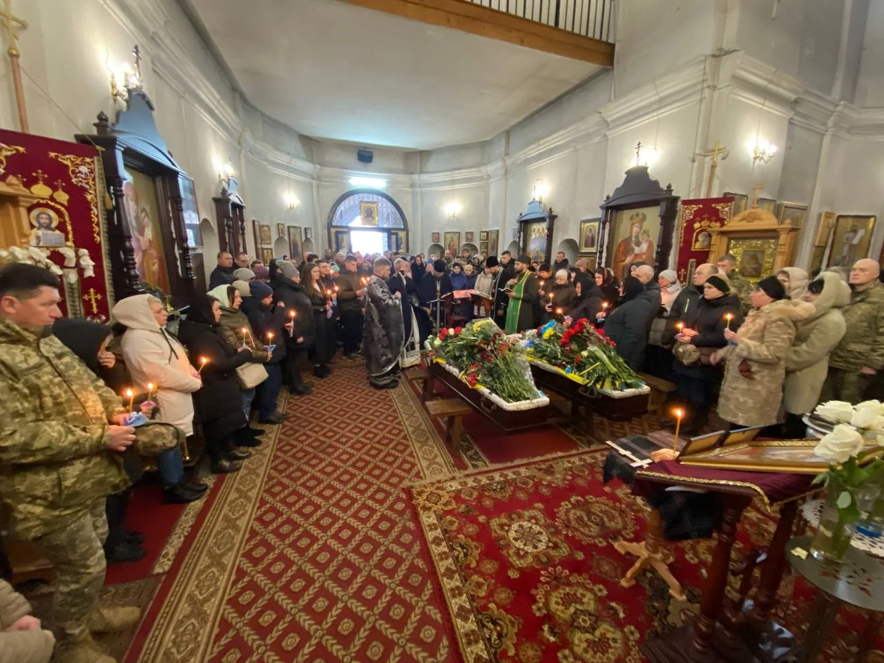 Панахида за загиблими від російських ударів батьком і сином на Чернігівщині
