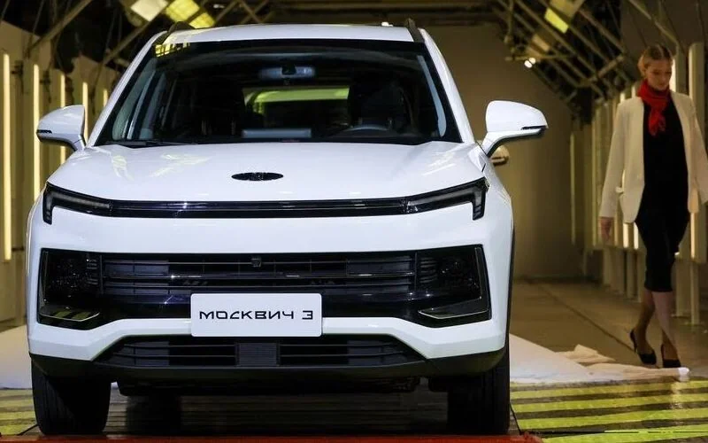 Китайський позашляховик на конвеєрі російського автозаводу з номером Москва 3