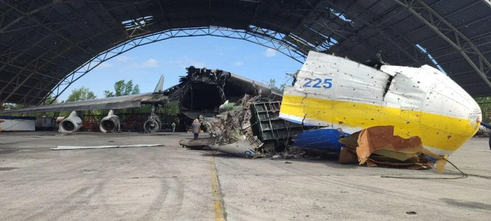 Пошкоджений літак Бе-200 №225 після удару СБС у тилу РФ