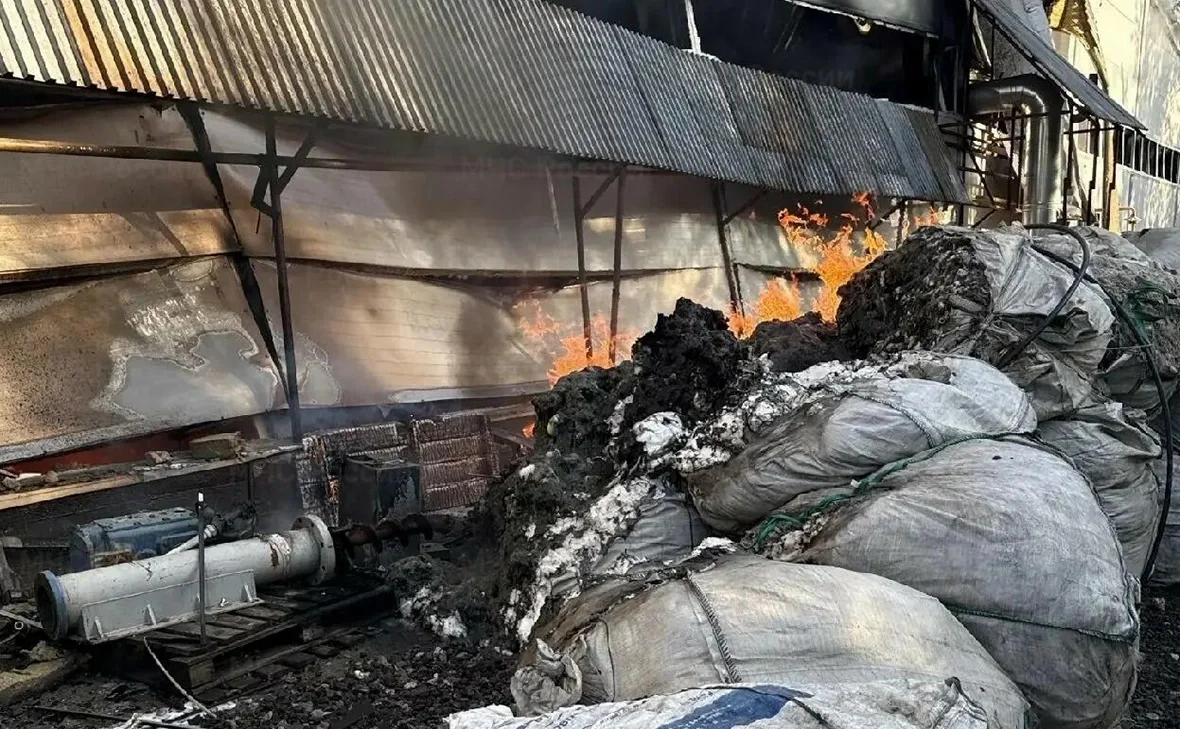 Згорілий цех заводу в Набережних Челнах після удару дронів по виробництву Шахедів