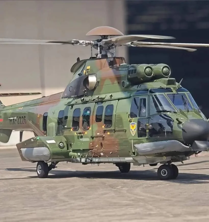 Український вертольот H225M (PZ-726) Airbus на аеродромі з тризубом.