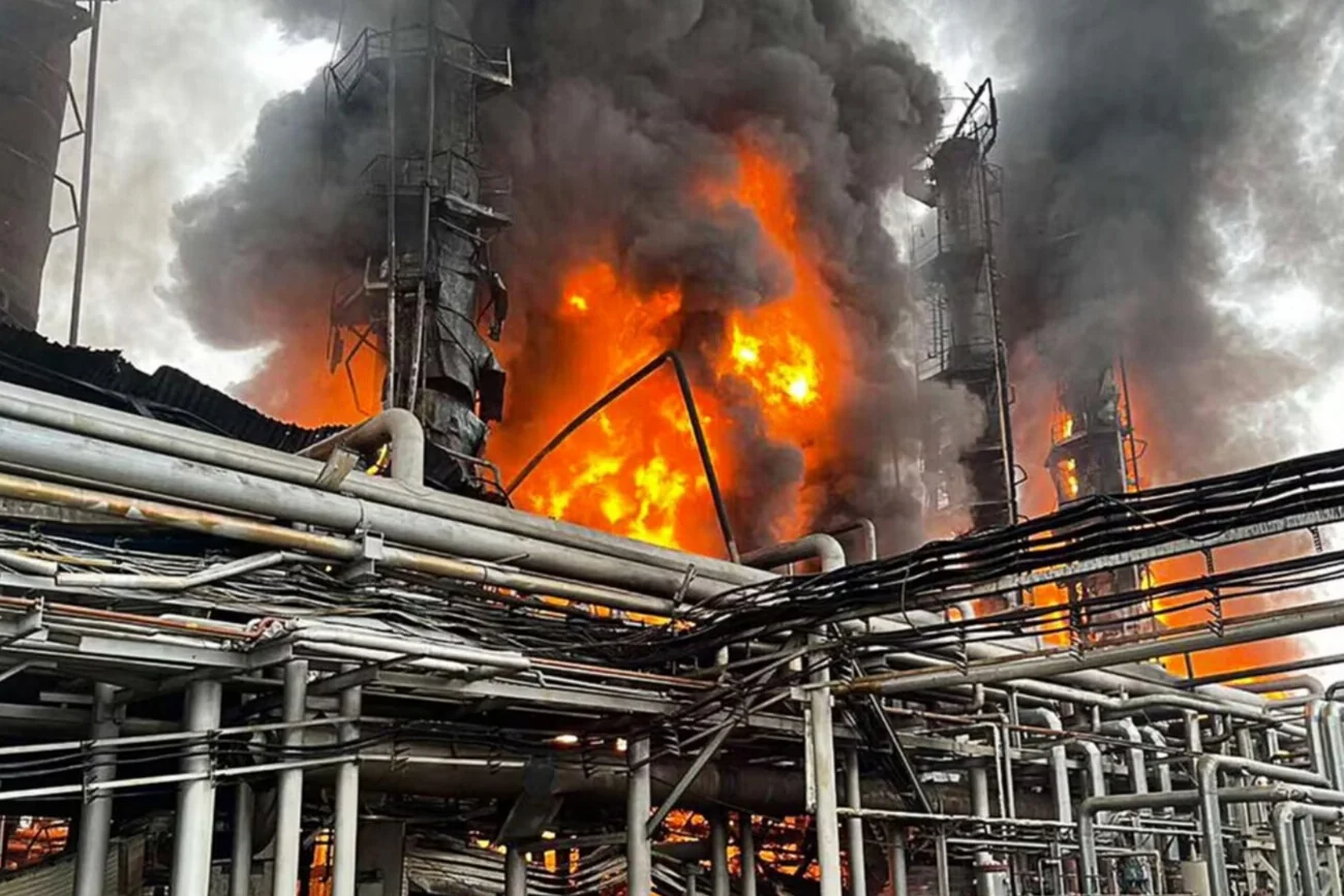 Пожежа після вибуху на заводі MOL у Тісауйвароші