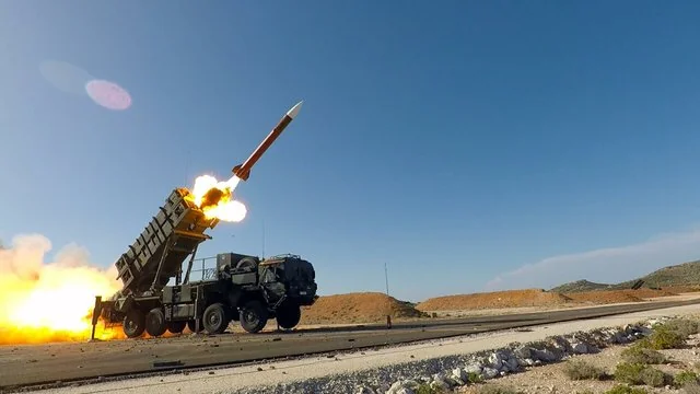 Система Patriot запускає ракету-перехоплювач Циркона