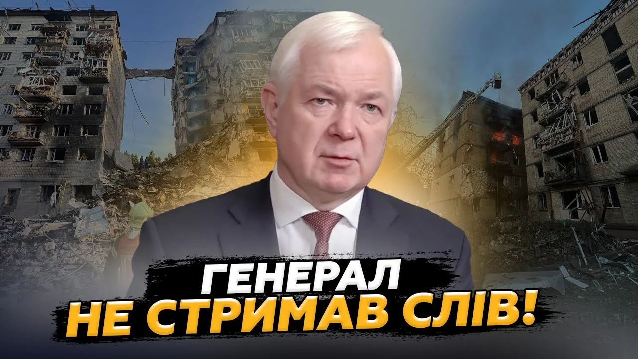 Паника в Крыму: генерал Маломуж раскрыл масштабы бегства силовиков Генерал Маломуж на фоне разрушенных зданий Крыма с надписью Генерал не сдерживал слов