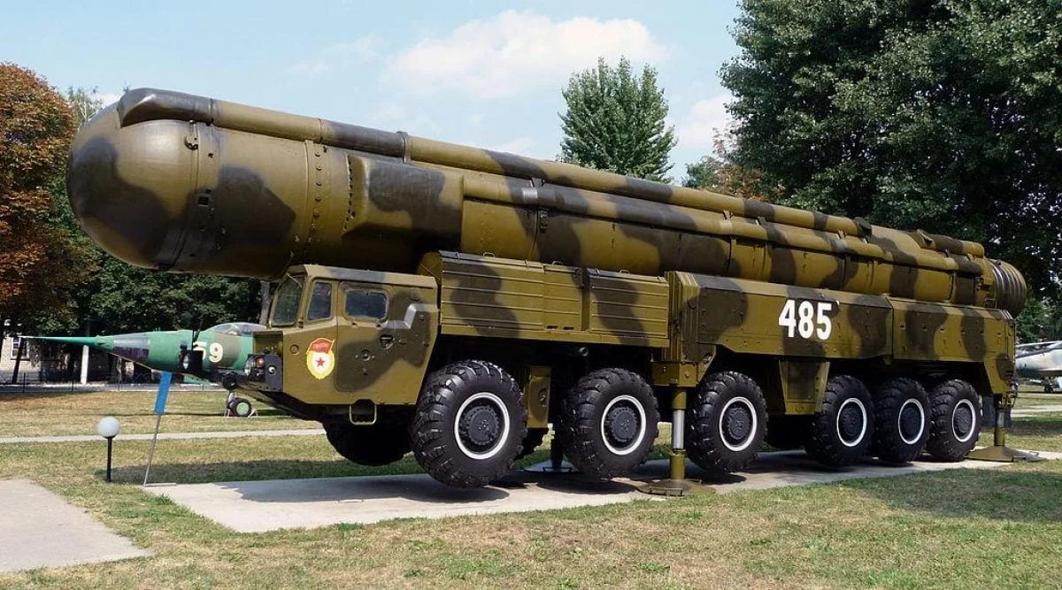 Пускова установка балістичної ракети Іскандер на майданчику