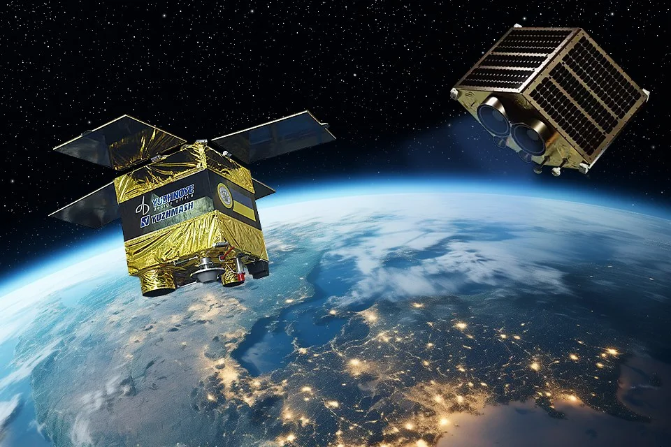 Російські супутники Космос наближаються до українського ICEYE-X36 на орбіті