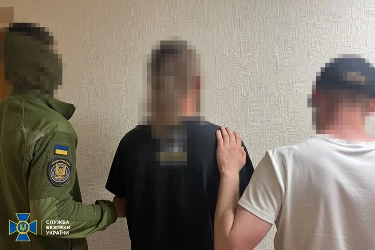 Співробітники СБУ затримують підозрюваного у вибуху на Новій пошті