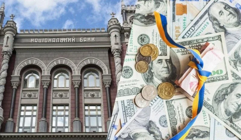 Будівля Національного банку України з доларовими банкнотами та стрічкою