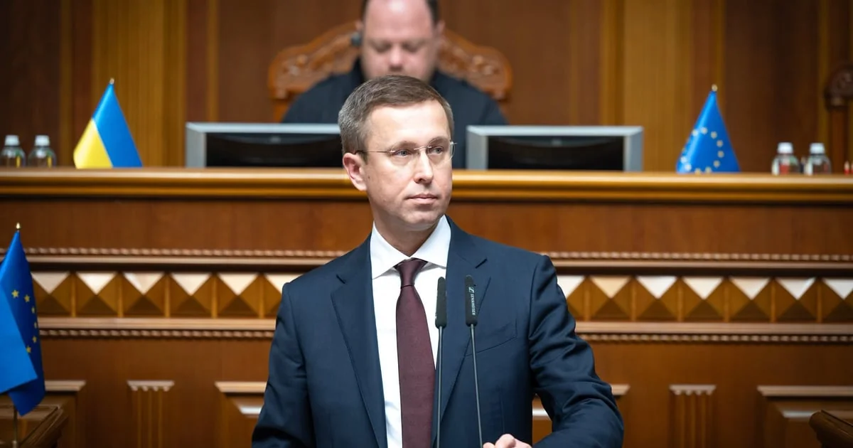 Руслан Стефанчук за трибуною Верховної Ради під час подання міністрів