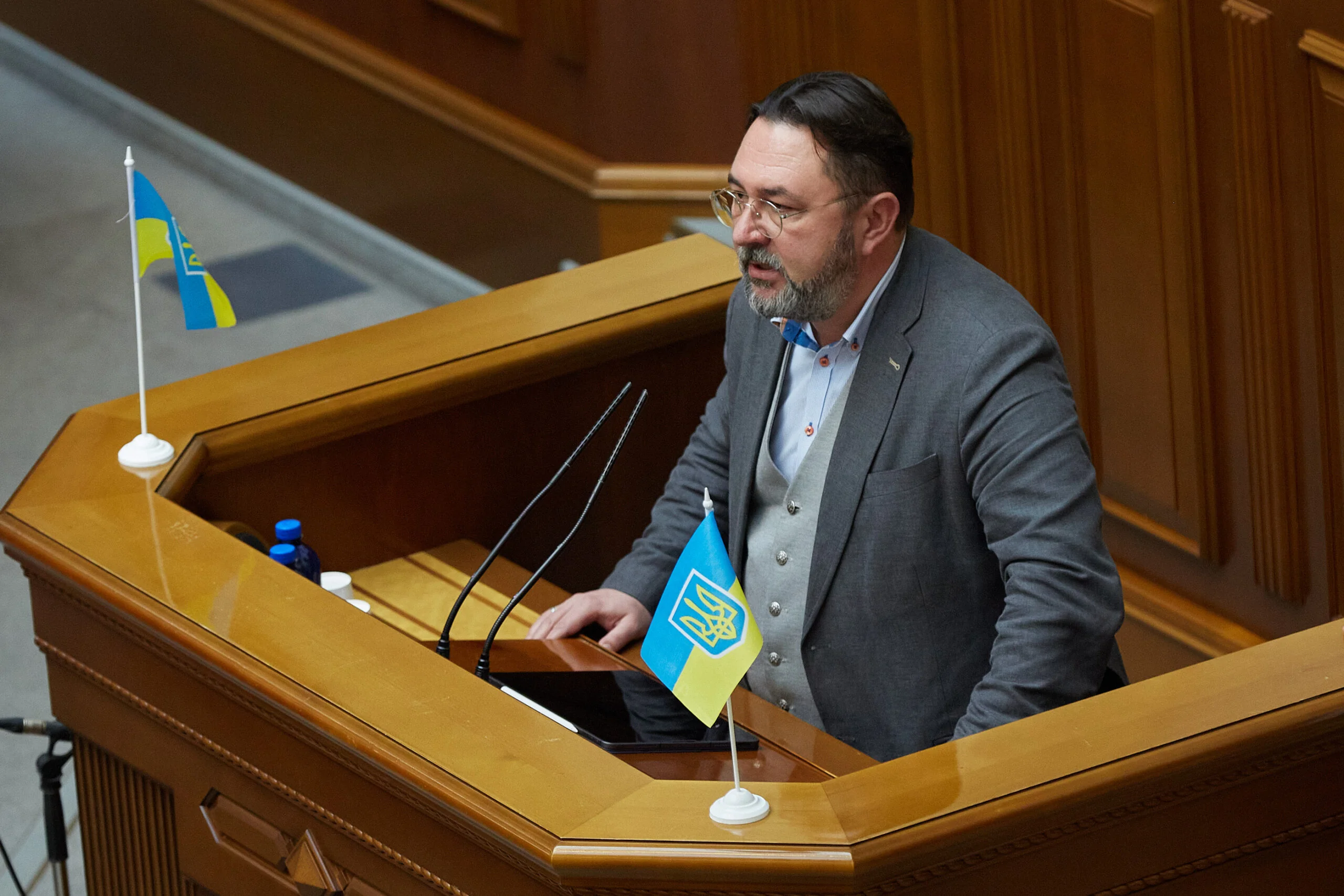 Депутат Микита Потураєв виступає на трибуні Верховної Ради щодо мандату