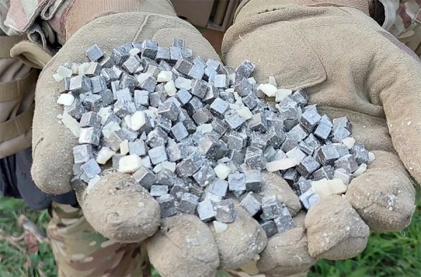 Россия массово наполняет ракеты и дроны шрапнелью для ударов по гражданским — эксперт Шрапнель из металлических кубиков для наполнения российских ракет и дронов