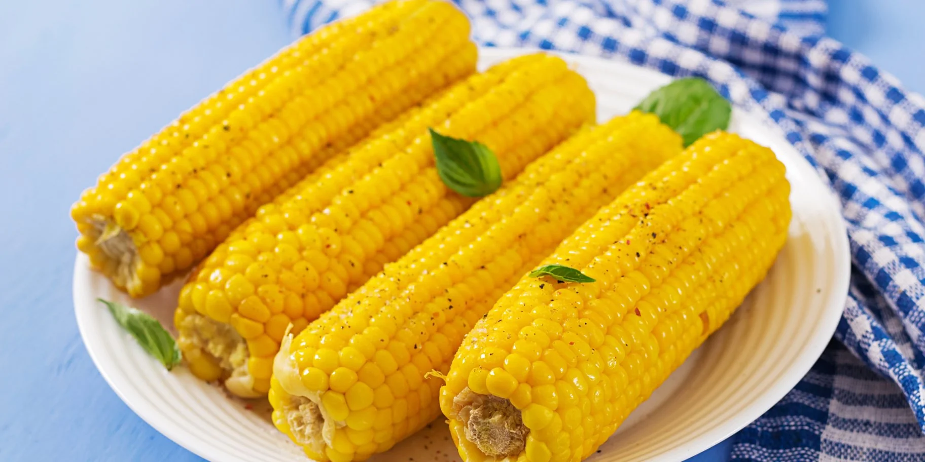 Секрет сочной кукурузы: метод шефа без долгой варки Сочные початки молодой кукурузы, запаренные по методу шефа