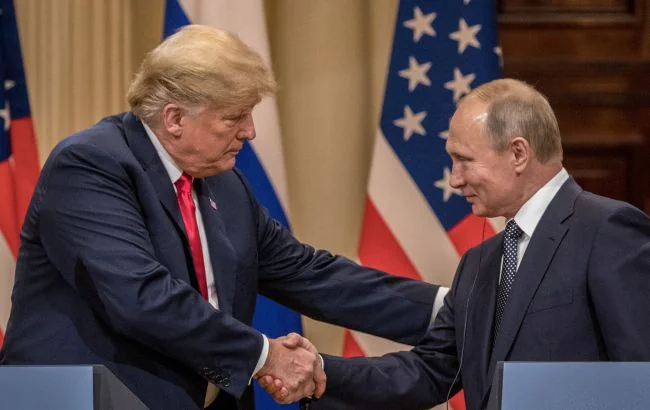 Трамп и Путин пожимают руки на переговорах по войне в Украине