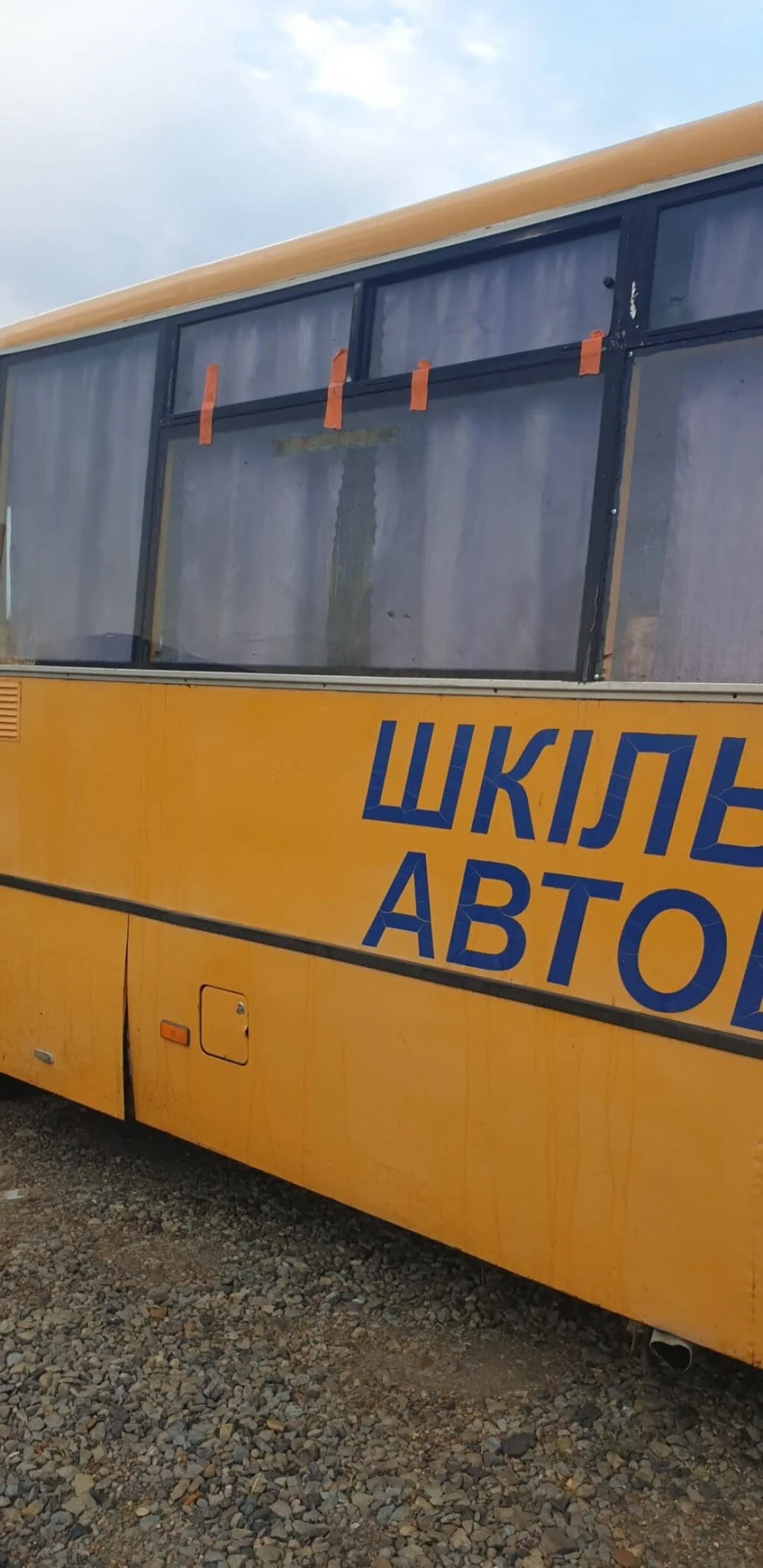 «Відремонтували скотчем»: скандал зі шкільним автобусом у Заліщицькій громаді